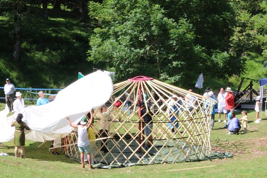 Construyendo la Yurta en Lizarrusti